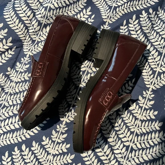 Old Navy Faux Leather Chunky Heel Loafers - Picture 6 of 6